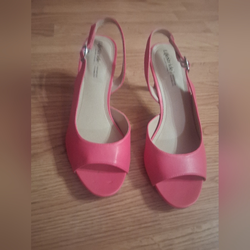 NIB, New In Box, Life STRODE Ladies Pink Heels, Sz 10